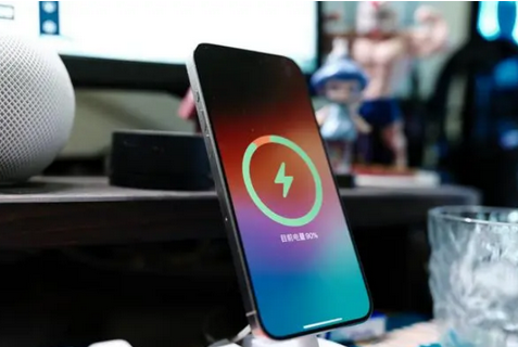 福山苹果15换屏服务分享用什么充电器给iPhone15充电更好 